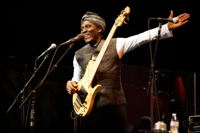 Richard Bona > Music Works International
