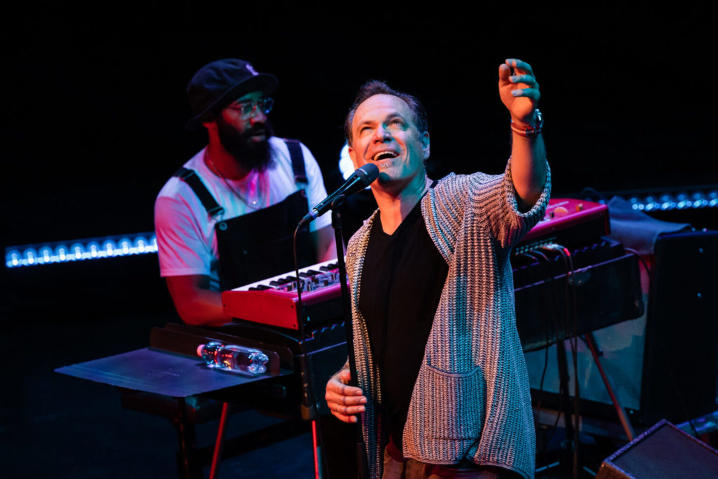 LÁTOGATÓK A SZUPERKÉK DIMENZIÓBÓL – BESZÁMOLÓ KURT ELLING MÜPÁS KONCERTJÉRŐL